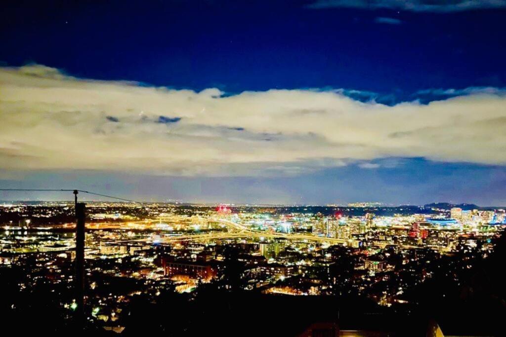 Beautiful Cityscape Retreat 1 Bedroom 1 Bath Apartment *
