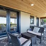 Beautiful Cityscape Retreat 1 Bedroom 1 Bath